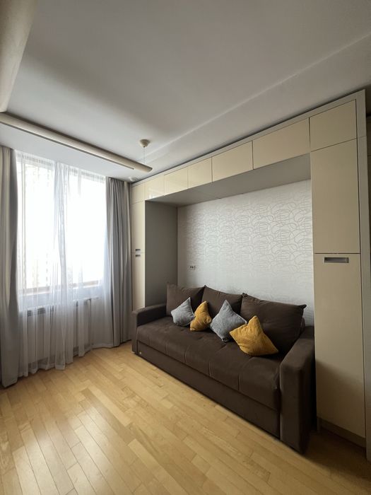 Продам квартиру 2 комн 67 кв м