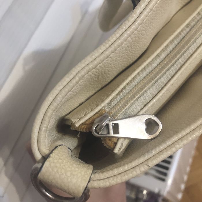 Бежова дамска чанта еко кожа