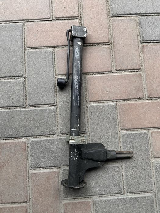 домкрат для автомобиля Мерседес