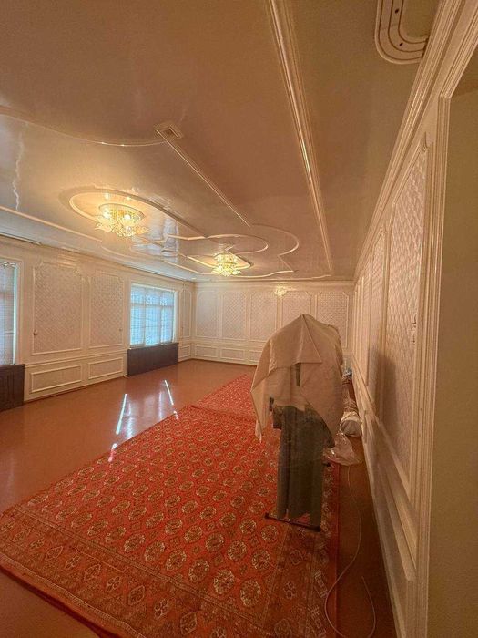 Gilamsaroy to`yxonani orqasida fayzli xovli sotiladi.