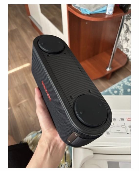 Портативная колонка LG