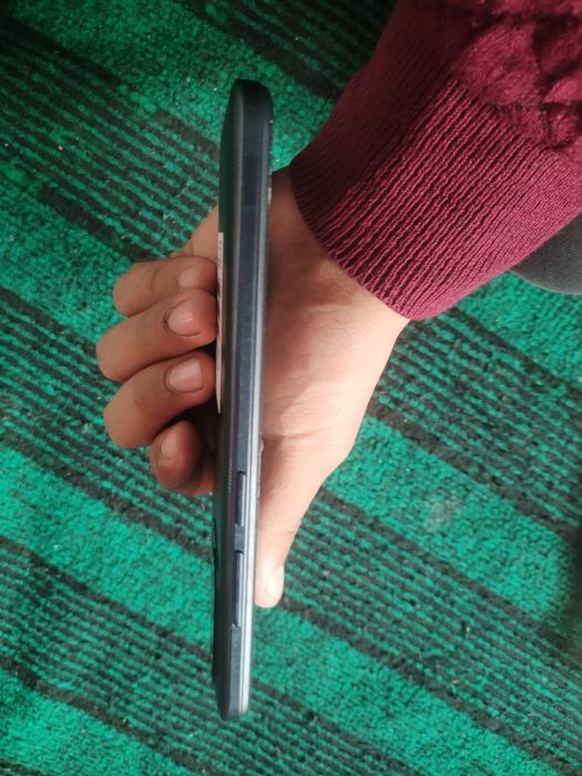 Redmi 12C. Xotira 6/128. Rangi qora.