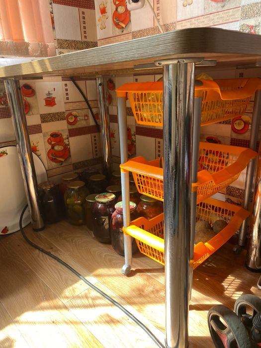 Стол кухонный