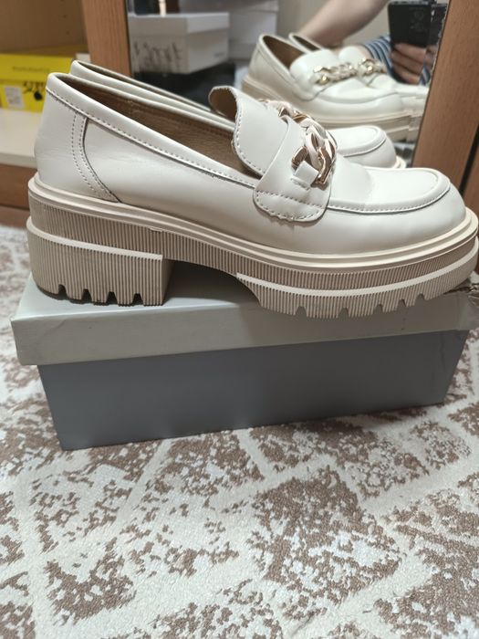 Продам женскую обувь