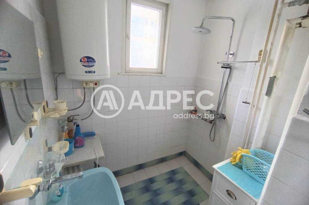 Двустаен среден апартамент в централната част на гр. Разград!