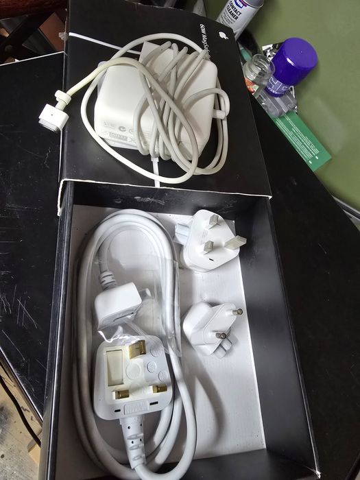 Оригинално зарядно за Macbook