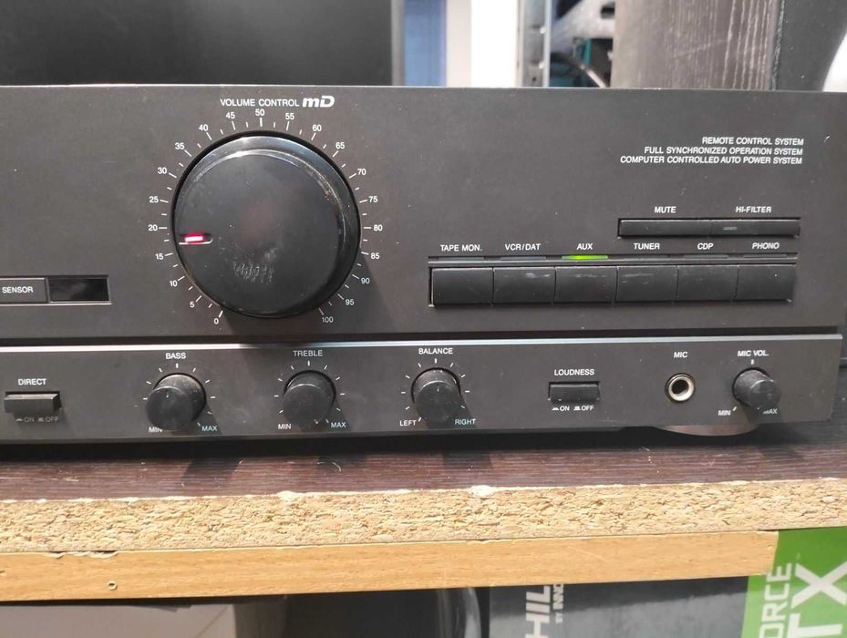 Продавам Усилвател и тонколони UNIVERSUM