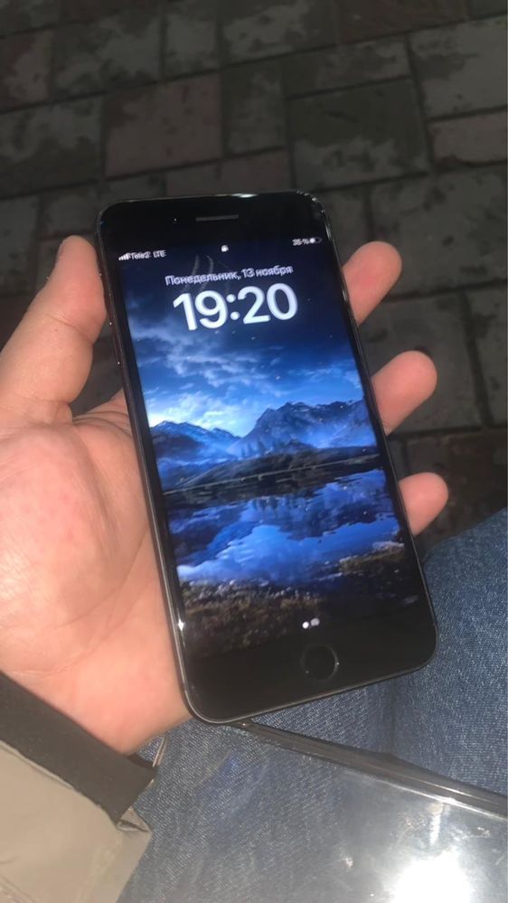 Продам Айфон 8+ в хорошом состояний есть трешина на заднем стекле ...