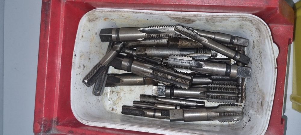 Lot scule aşchietoare strung şi freză (freze modul, dornuri, bucşe, burghie)