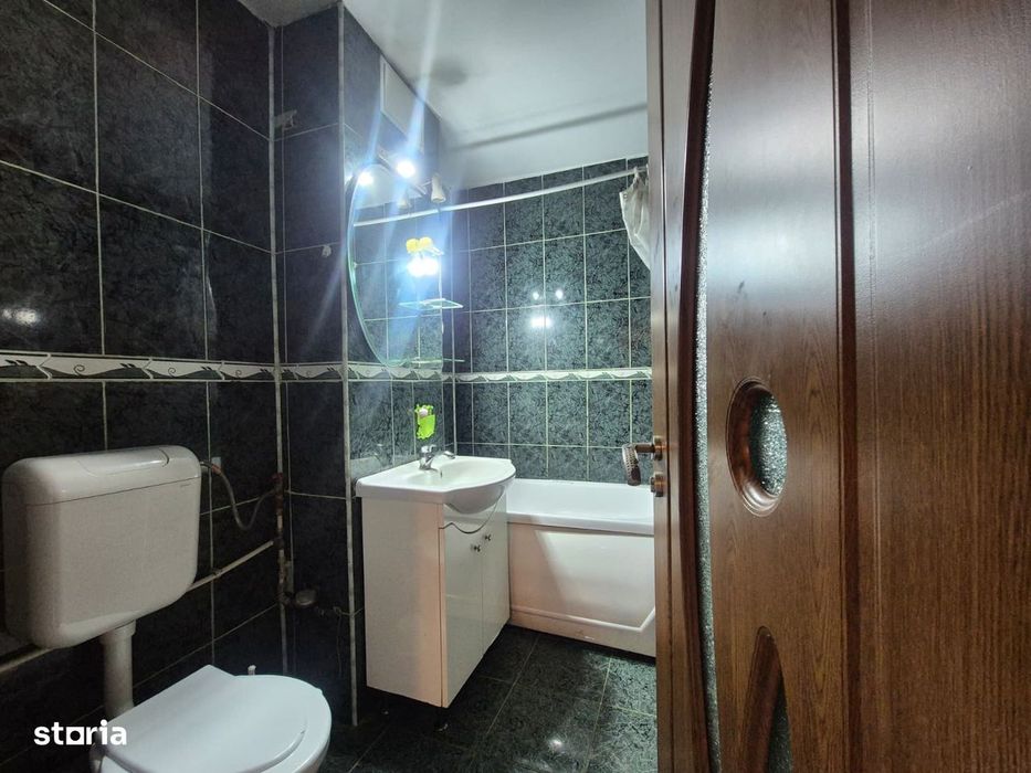Apartament 4 camere, situat in Targu Jiu, Strada G.ral Christian Tell