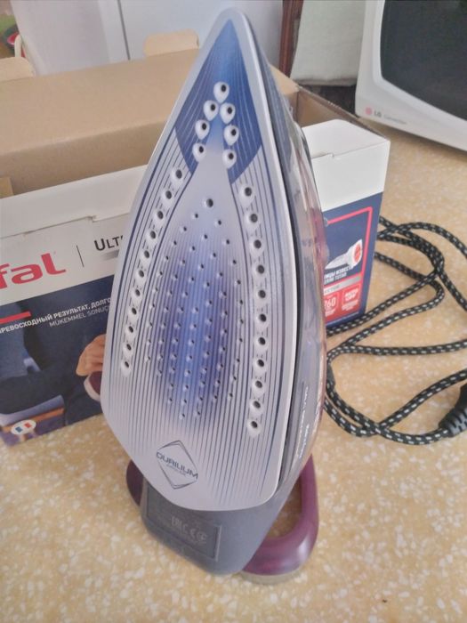 Утюг "TEFAL" - Новый. Рядом с Каргу.