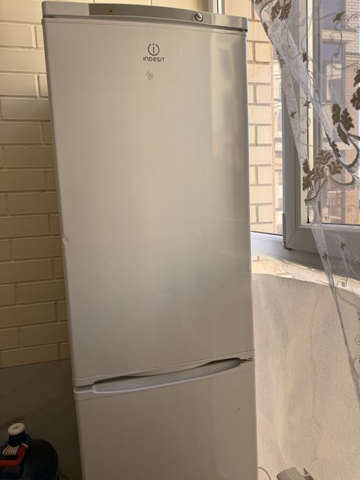 Холодильник Indesit