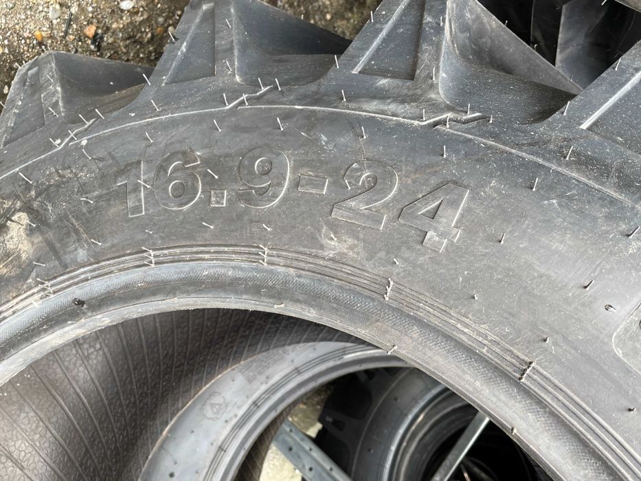 16.9-24 cu 14 pliuri marca OZKA anvelope noi pentru tractor fata