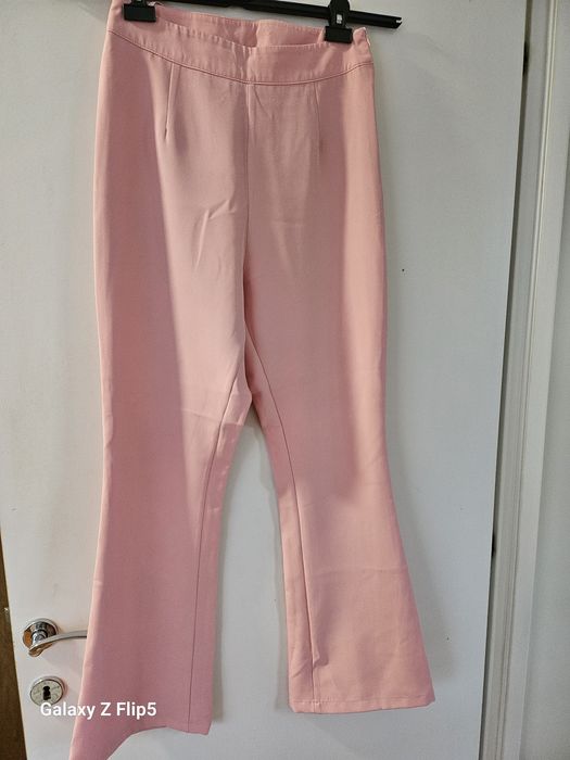 Pantaloni roz evazați M