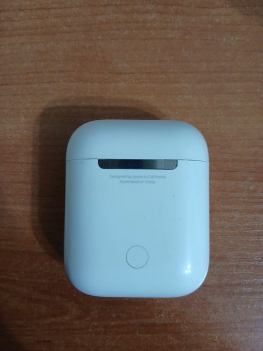 Airpods 2 поколений