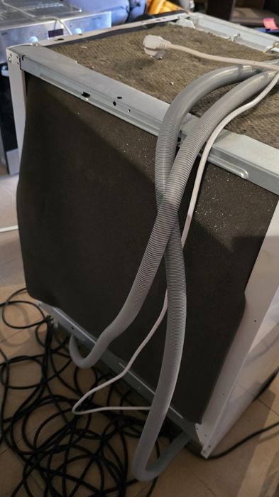 Сьдомиялна вградена 600мм в отлично сьстояние