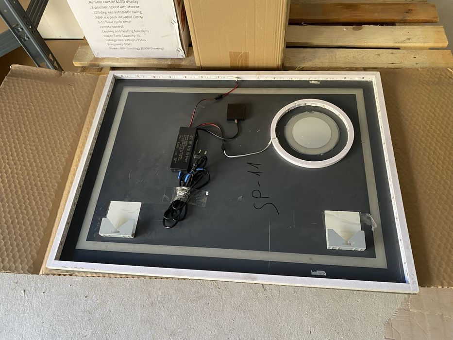 LED огледало с размери 60/80см.