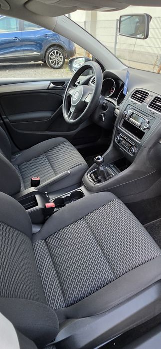 Vând Volkswagen Golf VI  benzină 1.6MPI