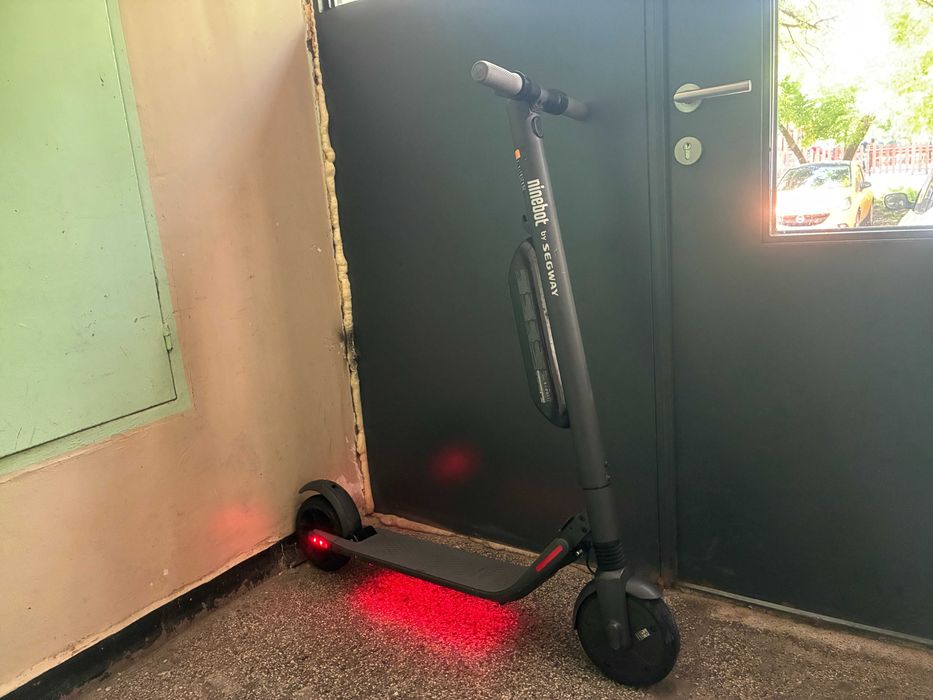 Електрическа тротинетка Ninebot KickScooter ES4 (с две батерии)