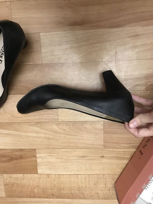 Туфли на среднем каблуке