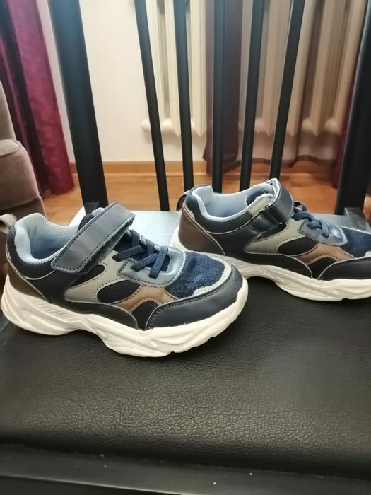 Продам детскую обувь.