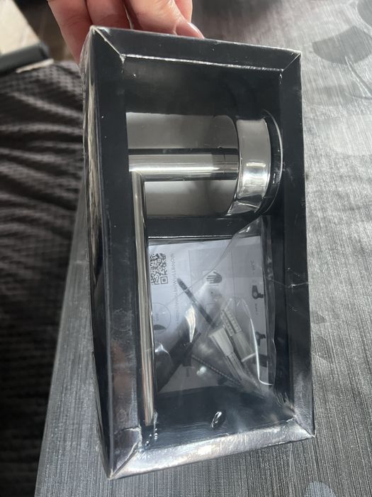 Стойка / държач за тоалетна хартия