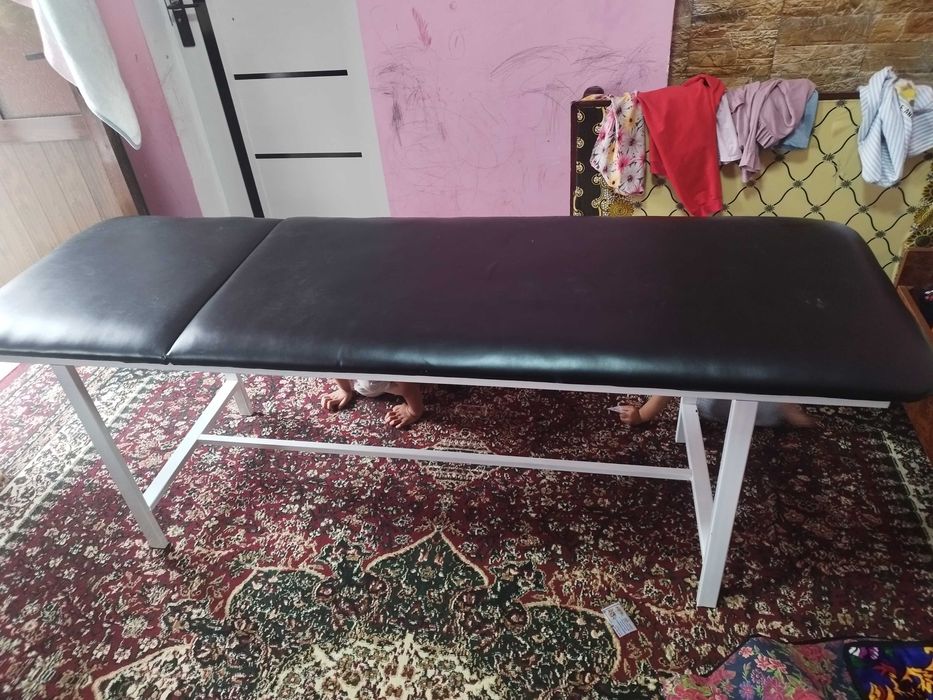 Кушетка для массажа и косметики