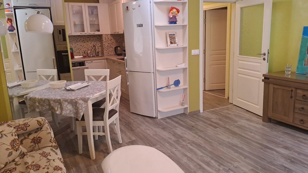 Дава се под наем Двустаен апартамент в Плевен, Идеален център - 77 кв.м за 550 € - Снимка #10