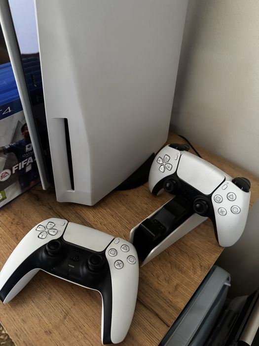 Срочно продам Playstation 5 / PS5