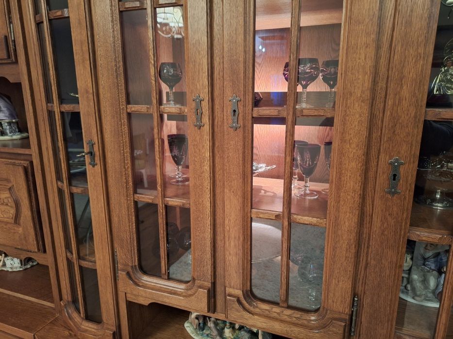 Mobila lemn masiv sculptata