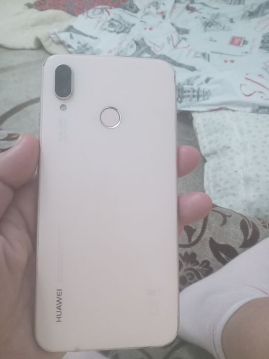 Смартфон продам Huawei p20lite памяти64гб