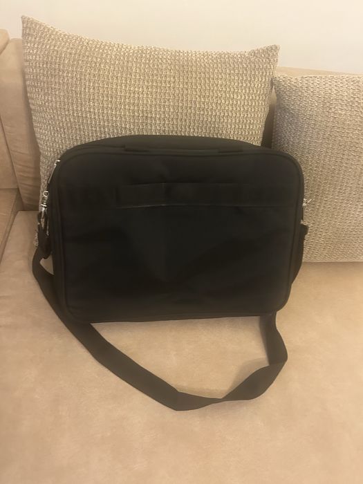 Vand geanta laptop noua