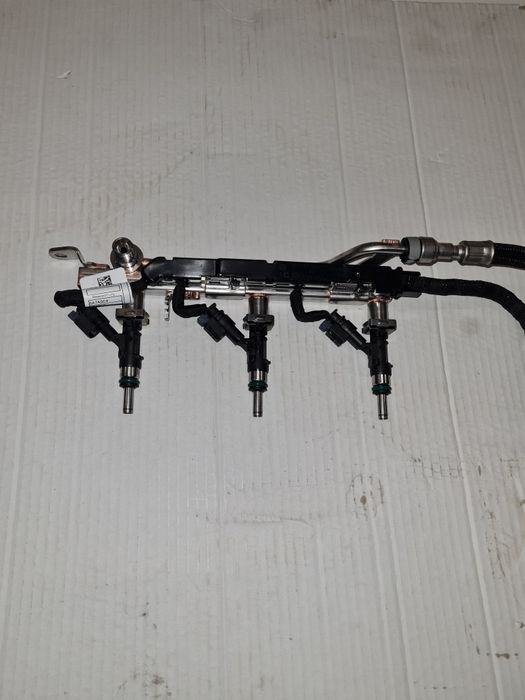 Rampa+3 Injectoare joasa  presiune BMW 1.5 benzina/ cod-8483304 OEM