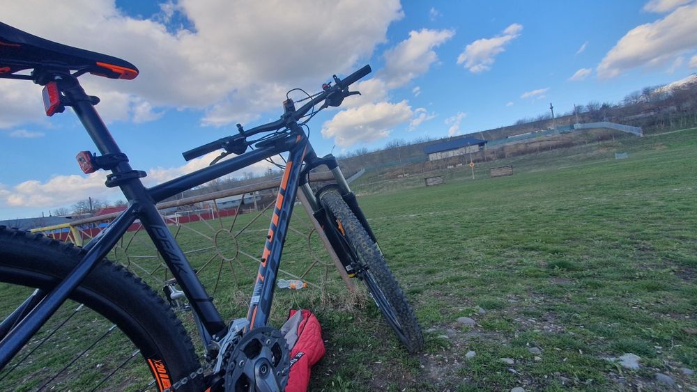 Vând bicicleta scott aspect 710