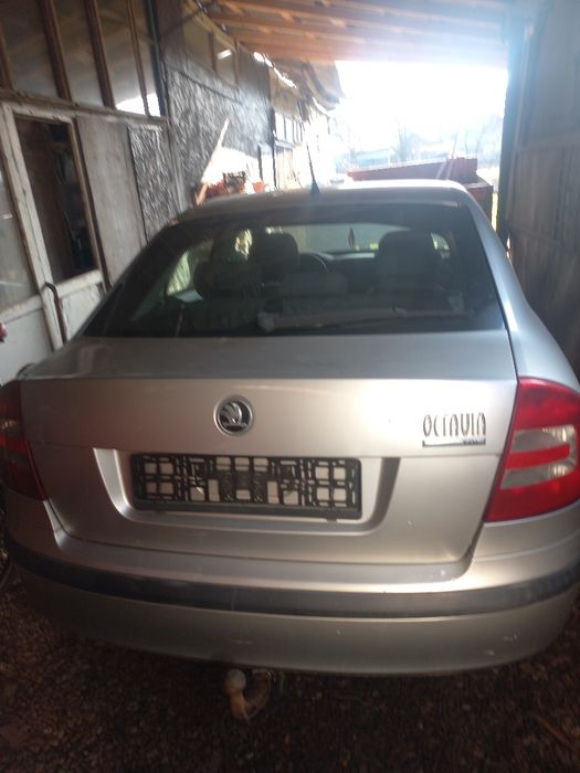 Vand sau dau la dezmembrat skoda octavia