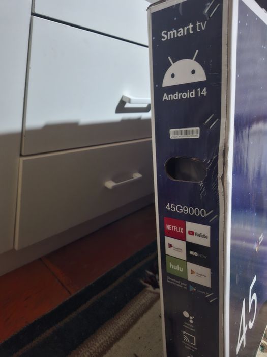 Телевизор жана ашылмаган корабымен