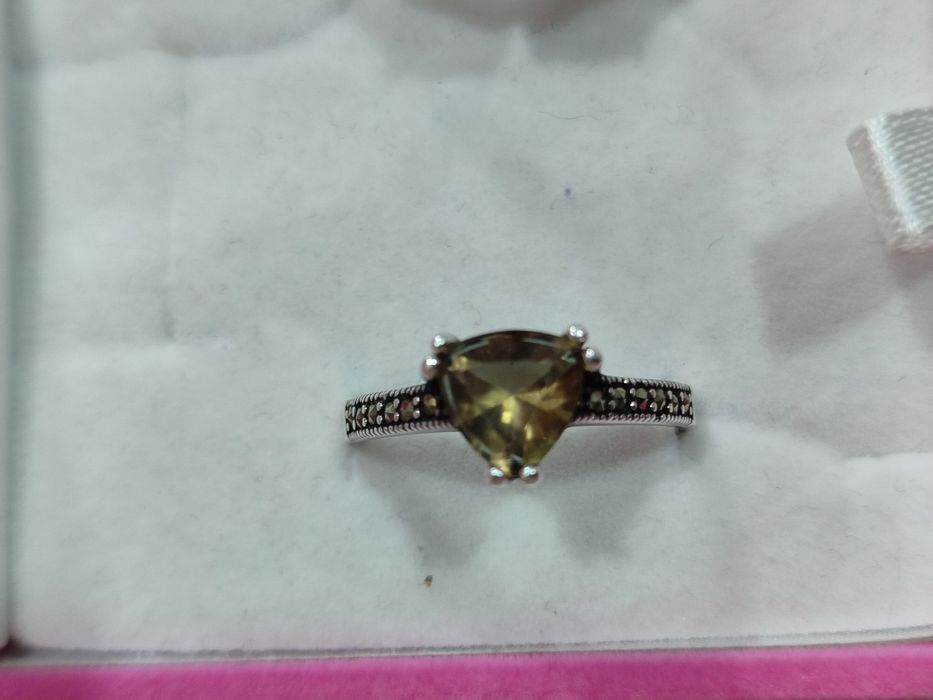 Кольцо серебро с камнем