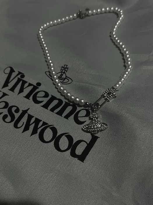 Lanțisor Vivienne Westwood cu Perle si Saturn