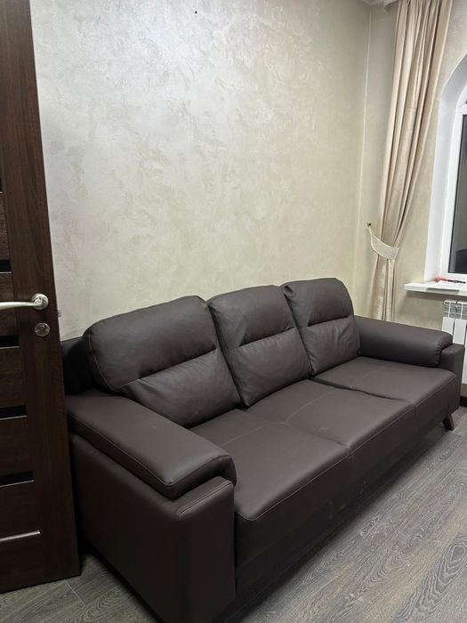 Продается кожаный диван