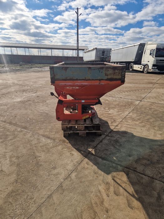 Distribuitor ingrasaminte Kuhn MDS 735