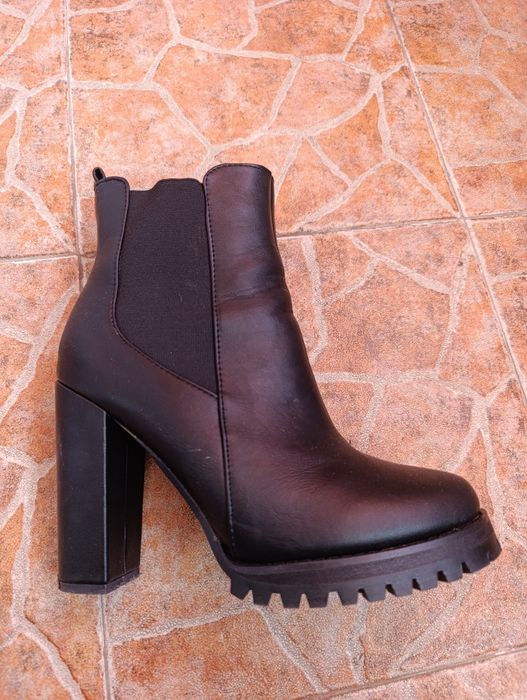 Дамски боти на ток и платформа