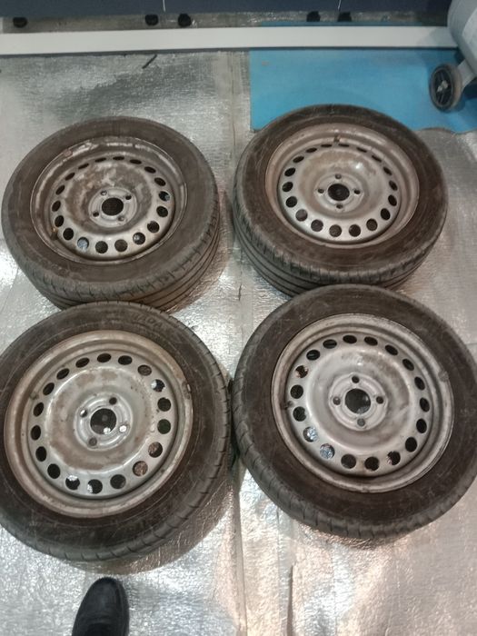 Продам диски с покрышками на 15