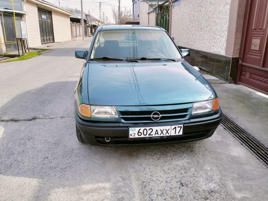Продам автомобиль Опель астра сидан