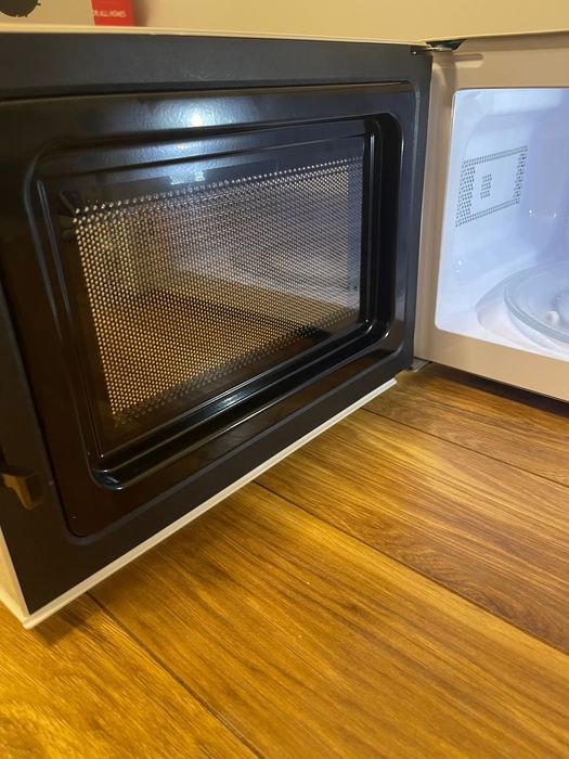 Чисто нова микровълнова фурна Medion Retro 800W