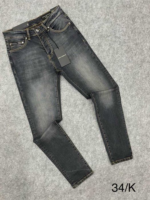 Blugi noi cu eticheta Dolce&Gabb