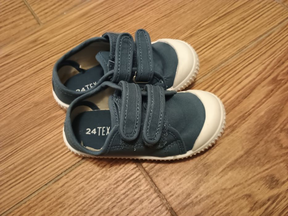 Vând lot papuci mărimea 24 NOI