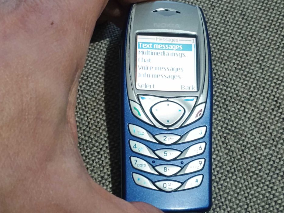 Nokia 6100 един собственик със зарядно