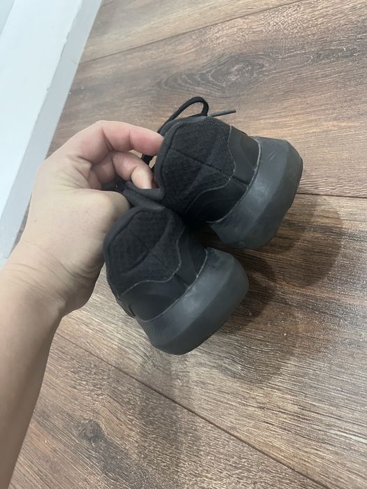 Adidas 30 , o perevche bleu si una neagra