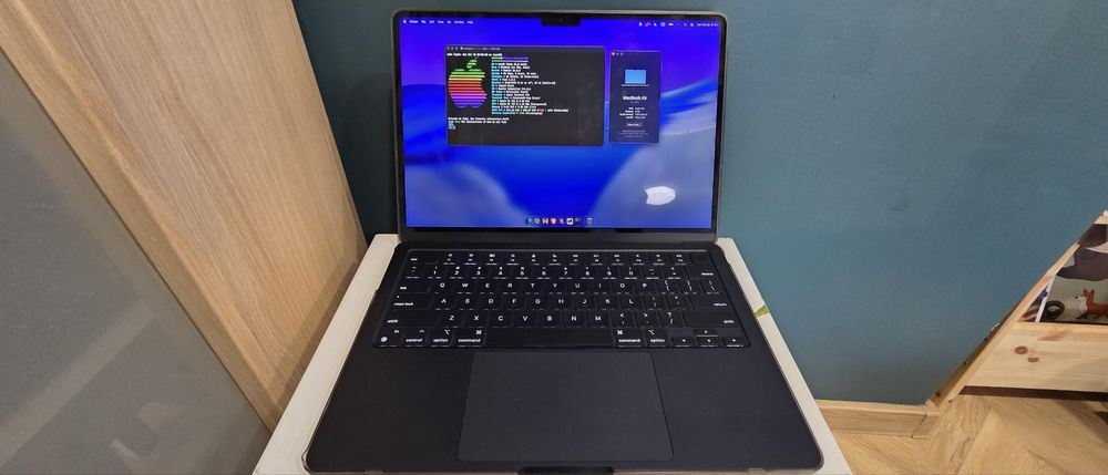 Продаван Macbook M2 .Перфектен без забележки.