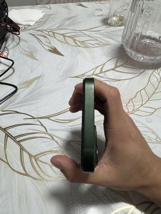 Продам Iphone 13